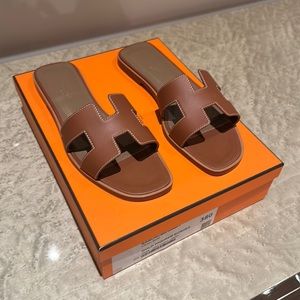 HERMES Oran sandals. Gold. Size 38